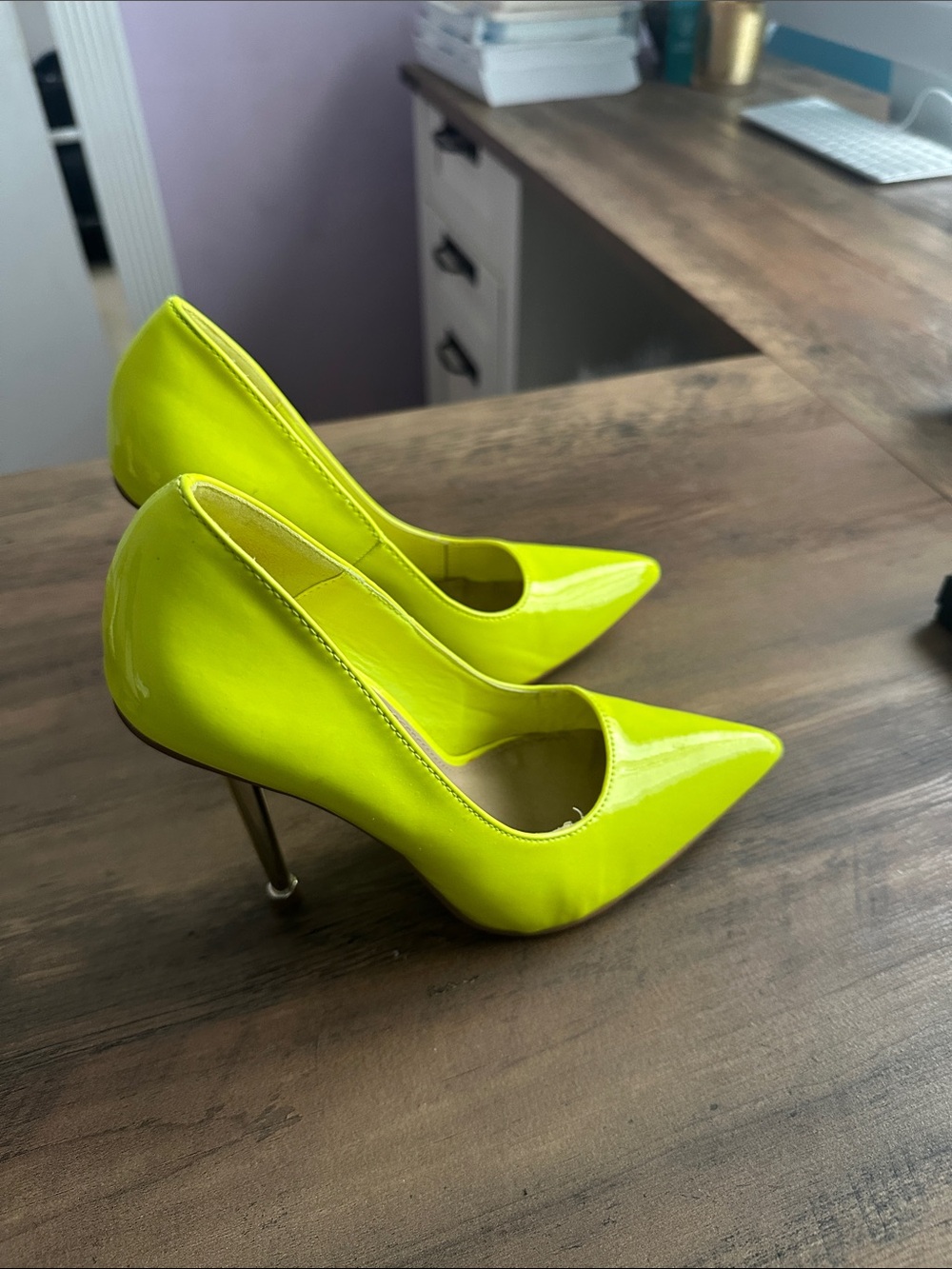 Women’s Neon Yellow Patent Pointed-Toe Stiletto Pumps